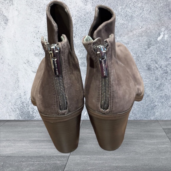 Vince Camuto GiGietta Booties. NWOB - Picture 3 of 7